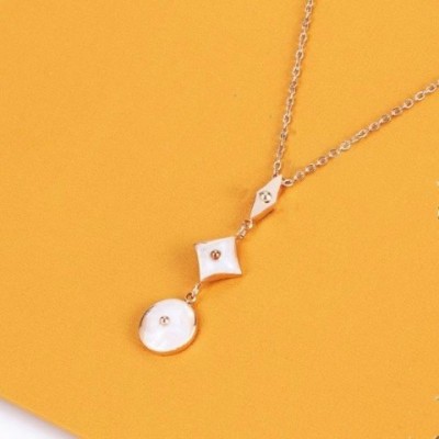 V Luxury Unisex Gold-Color Flower Pendant Necklaces with Lock Design