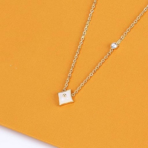 V Luxury Unisex Gold-Color Flower Pendant Necklaces with Lock Design