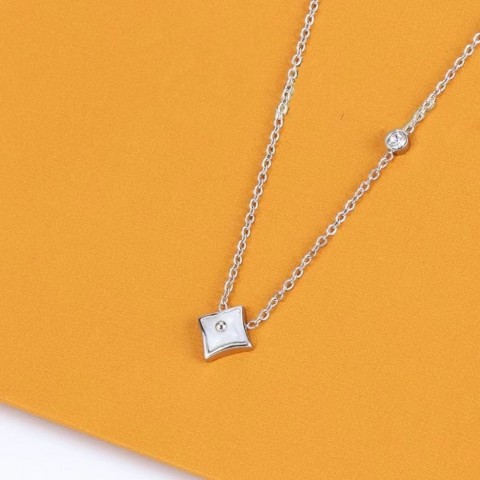 V Luxury Unisex Gold-Color Flower Pendant Necklaces with Lock Design