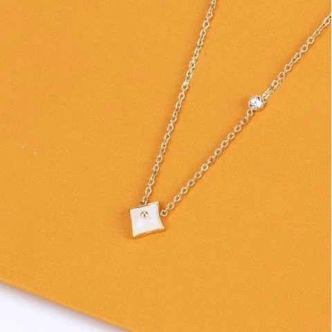 V Luxury Unisex Gold-Color Flower Pendant Necklaces with Lock Design