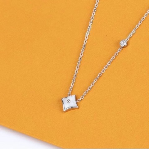 V Luxury Unisex Gold-Color Flower Pendant Necklaces with Lock Design