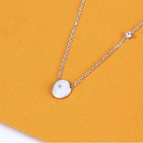 V Luxury Unisex Gold-Color Flower Pendant Necklaces with Lock Design