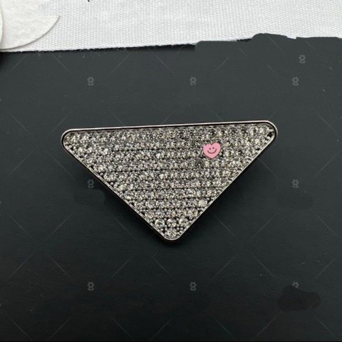 Elegant Inverted Triangle Brooches for Women, Classic Dropper Letter Jewelry Accessories