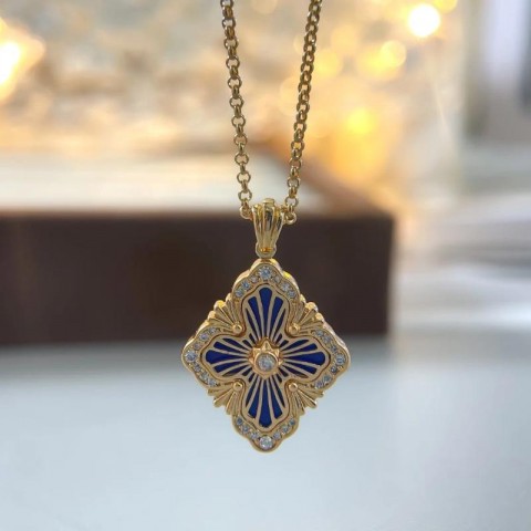 Elegant 2025 European Style Versatile Pendant Necklace for Women, Large Diamond Zircon and Mother-of-Pearl Petal Design