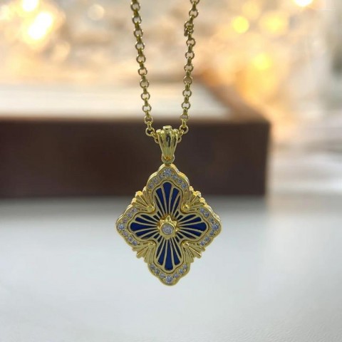 Elegant 2025 European Style Versatile Pendant Necklace for Women, Large Diamond Zircon and Mother-of-Pearl Petal Design