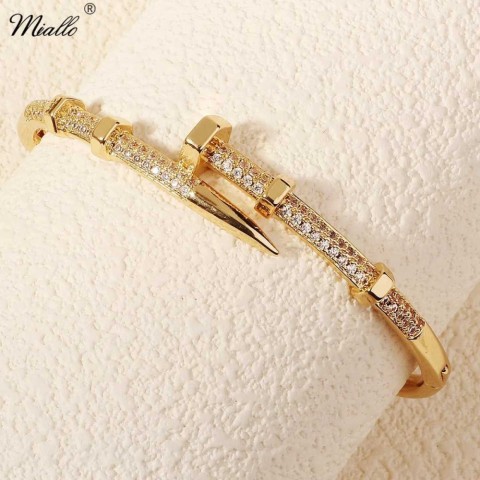 Bangle Classic Women's Fashion Zircon Bracelet with Simple Design