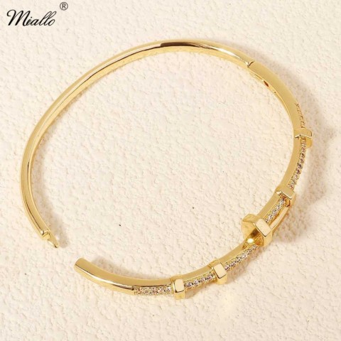 Bangle Classic Women's Fashion Zircon Bracelet with Simple Design