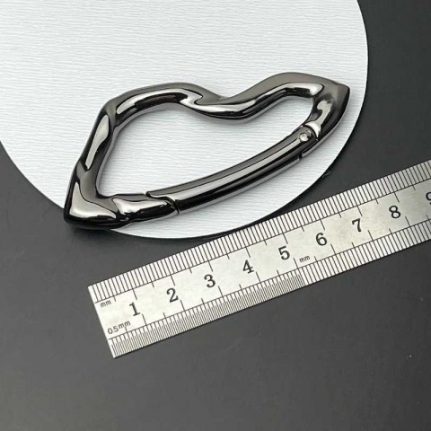 Unisex Mountaineering Leather Keychain with 8 Dice Pendant
