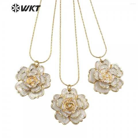 WT-JN143 Handcrafted White Shell Gold Plated Rose Pendant for Women