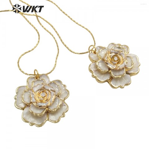 WT-JN143 Handcrafted White Shell Gold Plated Rose Pendant for Women