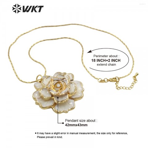 WT-JN143 Handcrafted White Shell Gold Plated Rose Pendant for Women