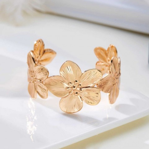 Elegant Sweet Gold Metal Flower Cuff Bangle for Women