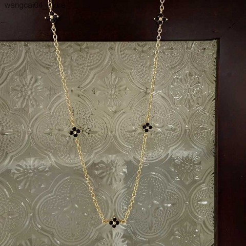 Chic 925 Silver Zircon Clover Necklace with 18K Chain for Fashionable Women