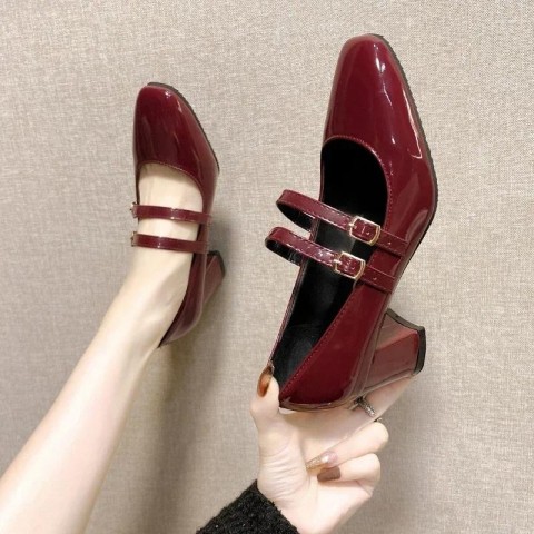 Comfortable 2025 Women's PU Patent Leather Square Toe Sandals