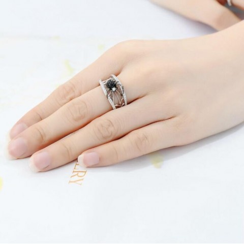 Sterg Sier Women's Vintage Wedding Band with Sparkling White Sapphire CZ