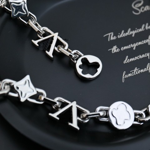 Elegant Silver V-Engraved Bracelet for Men and Women