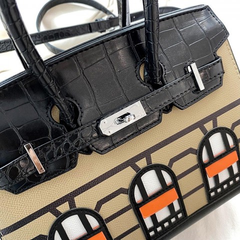 Lightweight Designer Shoulder Bag for Women with Large Capacity and Multifunctional Use