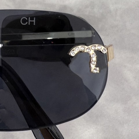Designer Women's Diamond Monogram Outdoor Travel Sunglasses With UV380 Protection