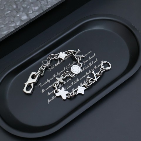 Elegant Silver V-Engraved Bracelet for Men and Women