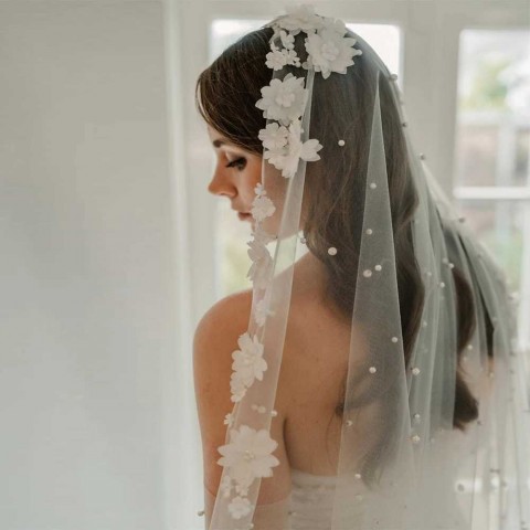 Elegant Floral Bridal Veil with Short Pearls & Lace Trim for Weddings VP67