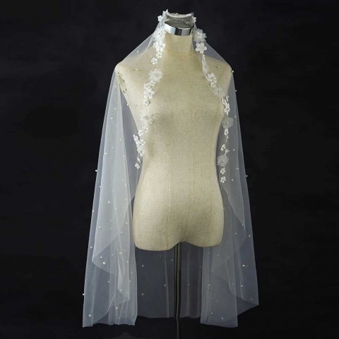 Elegant Floral Bridal Veil with Short Pearls & Lace Trim for Weddings VP67