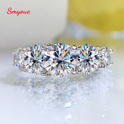 Smyoue Women's Sparkling 18k Plated Moissanite Wedding Band in Sterling Silver