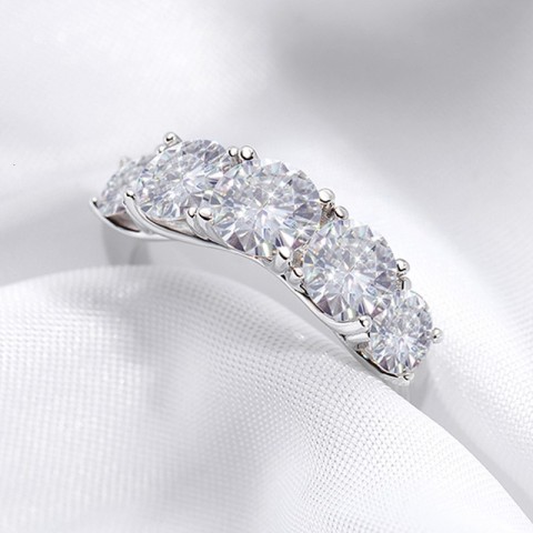 Smyoue Women's Sparkling 18k Plated Moissanite Wedding Band in Sterling Silver