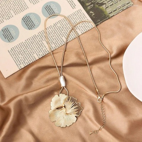 Romantic Ginkgo Leaf Pendant Necklace for Women 2025