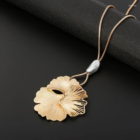 Romantic Ginkgo Leaf Pendant Necklace for Women 2025