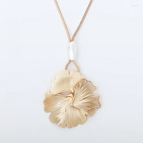 Romantic Ginkgo Leaf Pendant Necklace for Women 2025