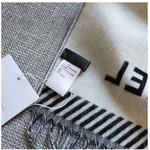 Warm Designer Cashmere Scarf for Women - Travel Gift with Tassel