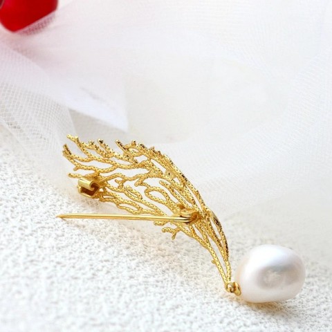 Elegant 18K Gold Plated Freshwater Pearl Coral Motif 925 Sterling Silver Brooch