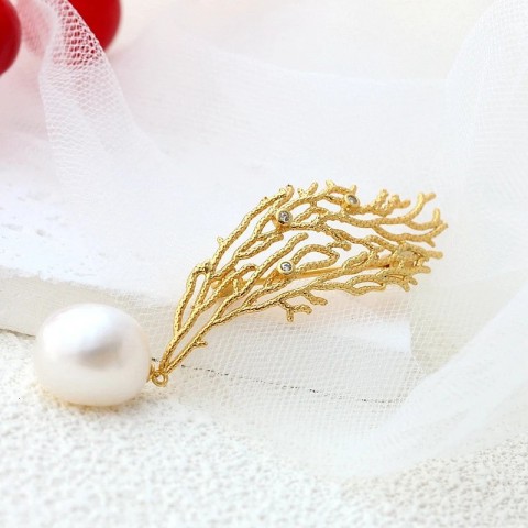 Elegant 18K Gold Plated Freshwater Pearl Coral Motif 925 Sterling Silver Brooch