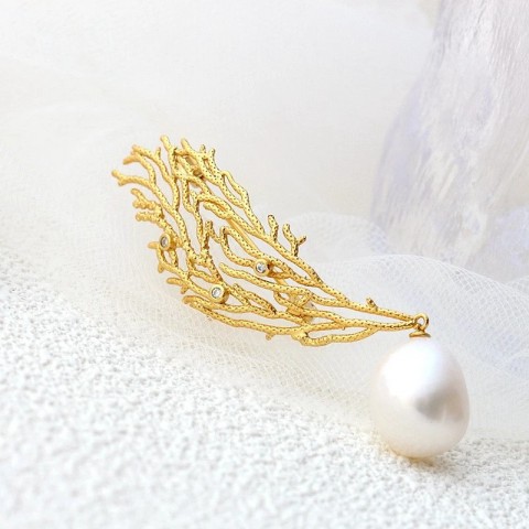 Elegant 18K Gold Plated Freshwater Pearl Coral Motif 925 Sterling Silver Brooch