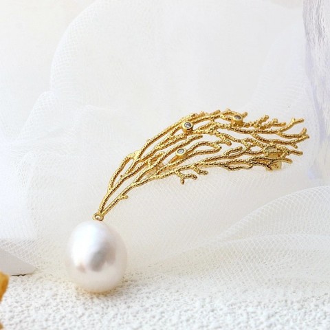 Elegant 18K Gold Plated Freshwater Pearl Coral Motif 925 Sterling Silver Brooch
