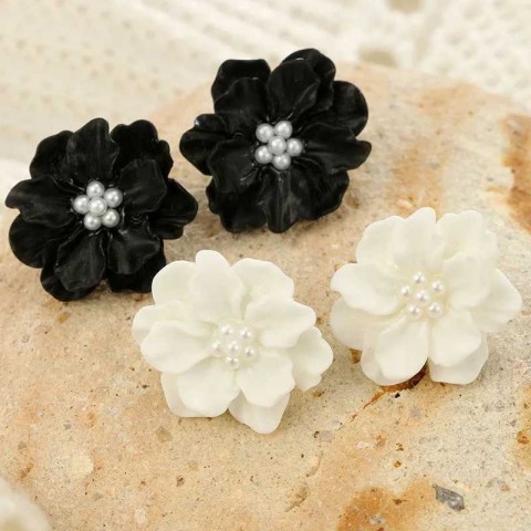 Sexy Black Flower Stud Earrings for Women with Simulated Pearls