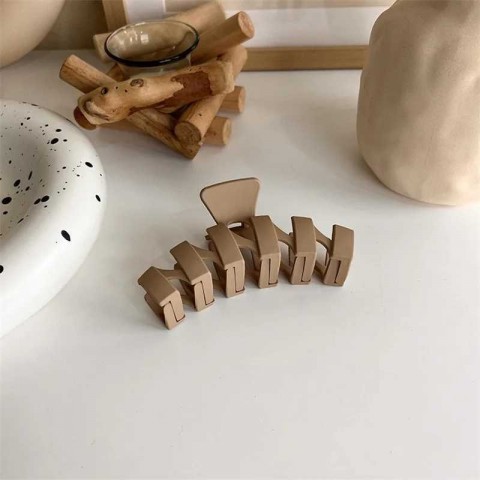 Korean Stylish Neutral Coffee Large Plastic Hair Clips for Women's Fashion Accessories