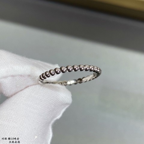 Sier Signature Simple Clover Band Rings for Unisex, Minimalist Design, Rhodium Plated Heart Motif