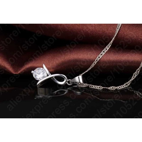 A Stylish CZ 925 Sterling Silver Jewelry Set for Women with Pendant Necklace and Stud Earrings X241116