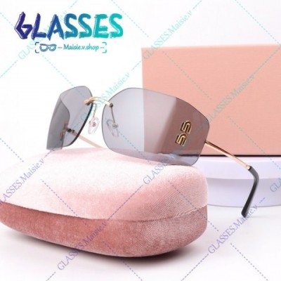 Ladies Designer Sun Shades - Stylish Square Frame Sunglasses with Gradient Lenses