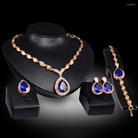 Elegant Women's Jewelry Set with Waterdrop Cubic Zirconia