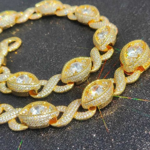 Elegant Women's 8-Shaped Pendant Necklace with Infinite Eye Design, 15mm CZ Quartz
