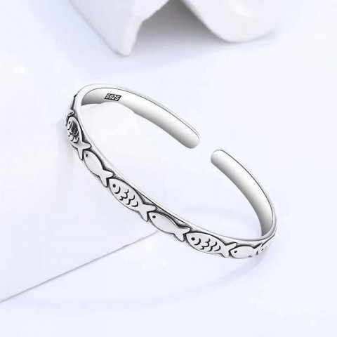 Retro Design Embossed Silver Fish Bangle for Women