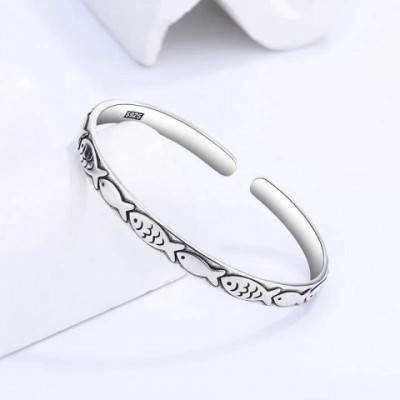 Retro Design Embossed Silver Fish Bangle for Women