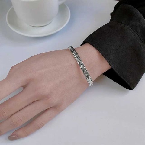 Retro Design Embossed Silver Fish Bangle for Women