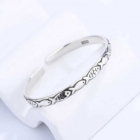 Retro Design Embossed Silver Fish Bangle for Women